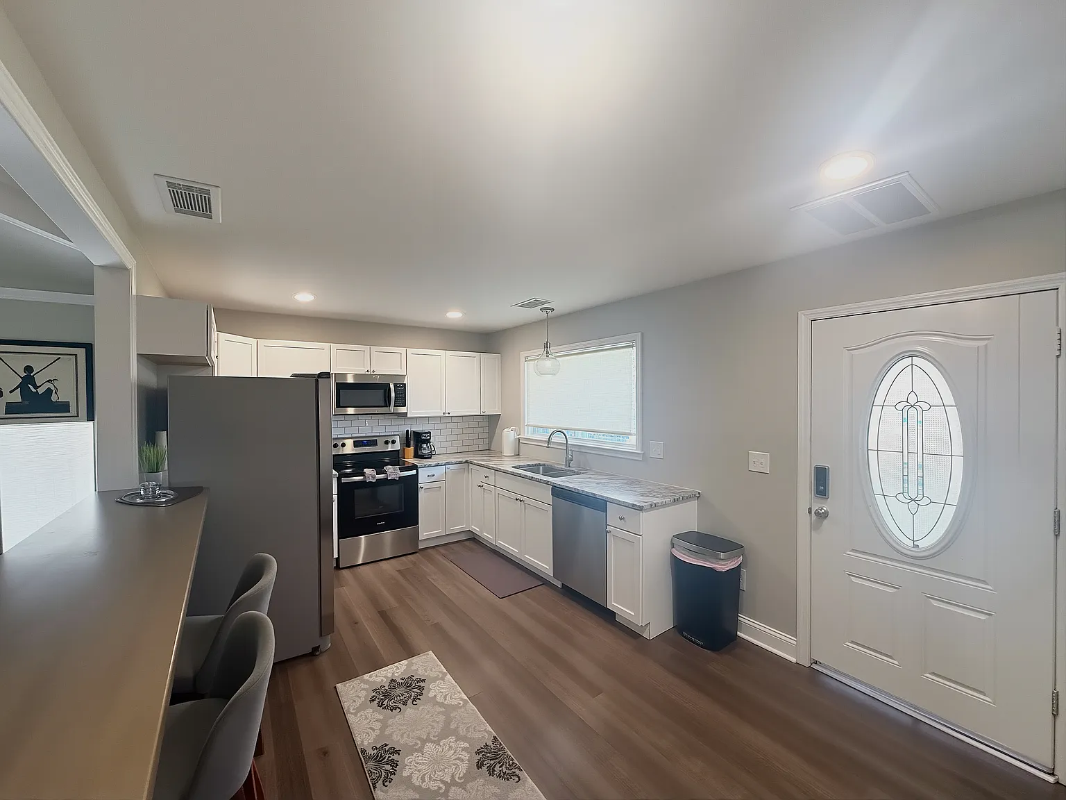 4 bed, 1.5 bath, 1032 sqft, $3,400 — Photo 2