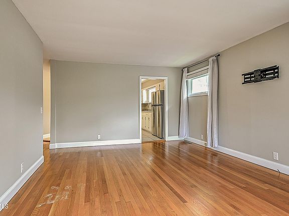2nd image of 166 Reading Rd