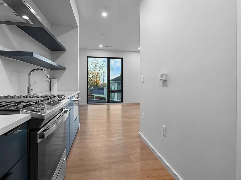 500 Merritt Ave #207 — Photo 10