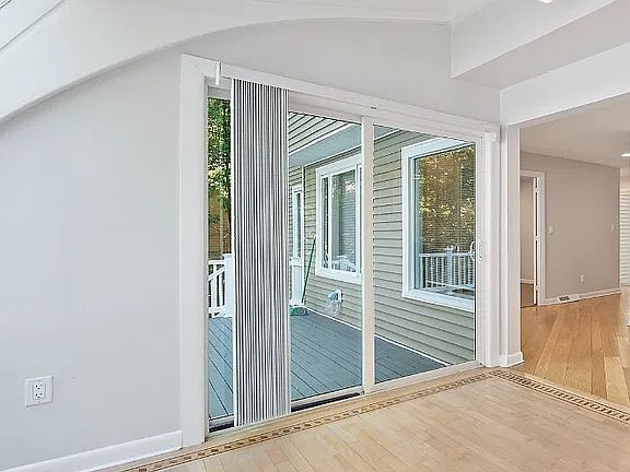 5th image of 12 Williams St