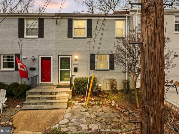 2959 Sycamore St, Alexandria, VA 22305