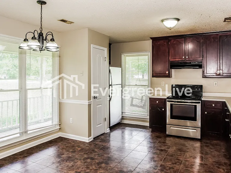 229 Cedar Creek Cir — Photo 6