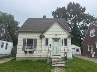 20040 Washtenaw St, Harper Woods, MI 48225