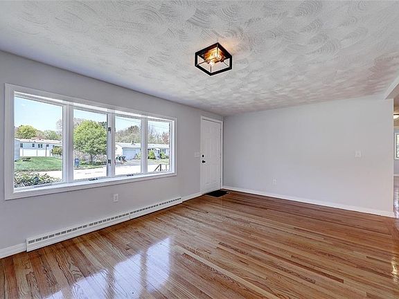 5th image of 168 Lake Garden Dr