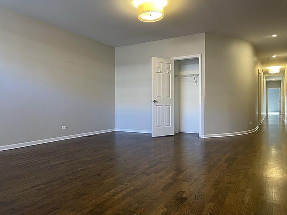 5th image of 2151 W Roscoe St Unit 2E