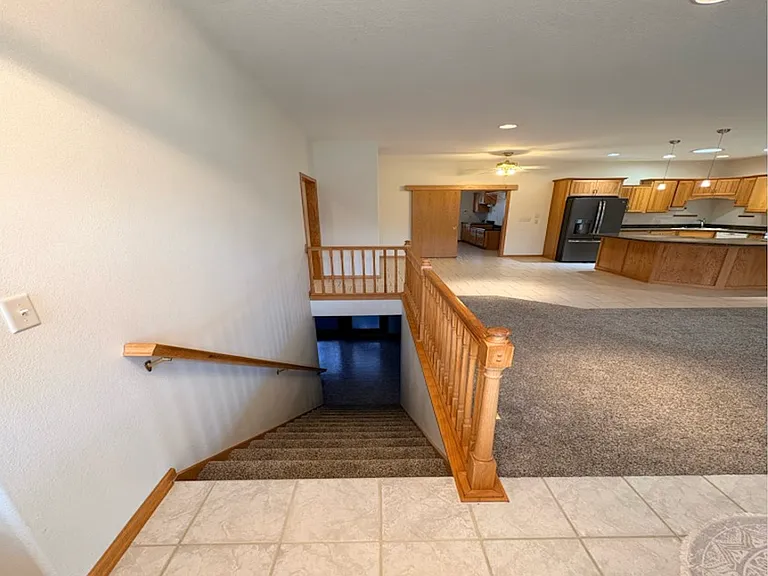 924 Elmridge Dr — Photo 2