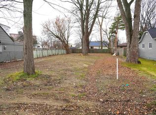 25060 Harrison St, Harrison Township, MI 48045