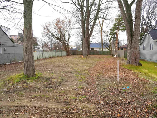 25060 Harrison St, Harrison Township, MI 48045