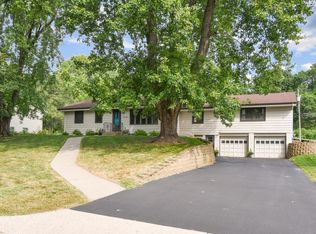 720 Rushmore Dr, Burnsville, MN 55306