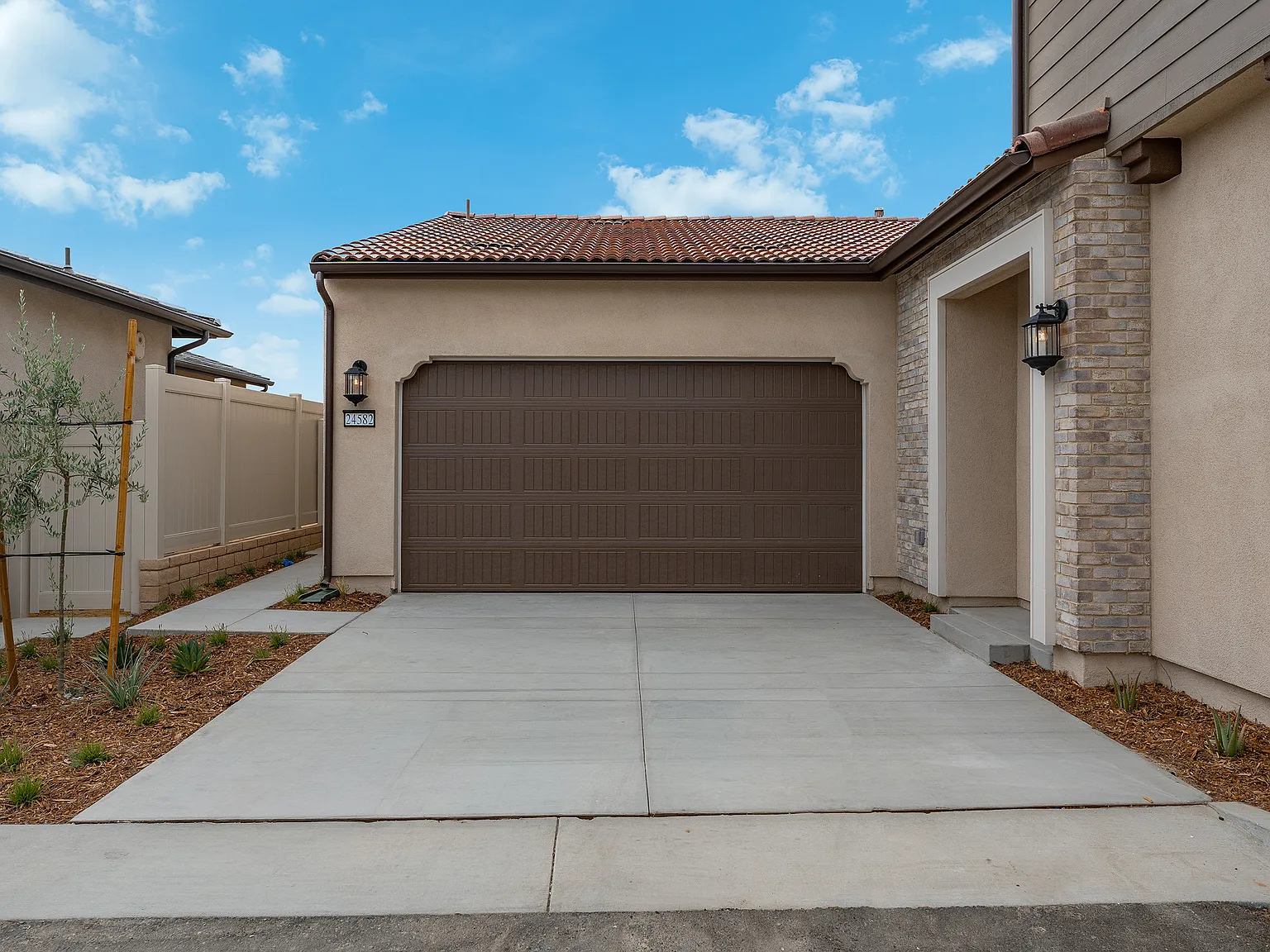 2 bed, 2269 sqft, $5,820 — Photo 2