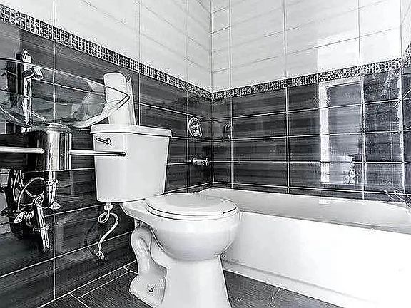 5th image of 1675 Nostrand Ave #3B