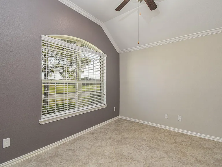 9403 Briscoe Bend Ln — Photo 4