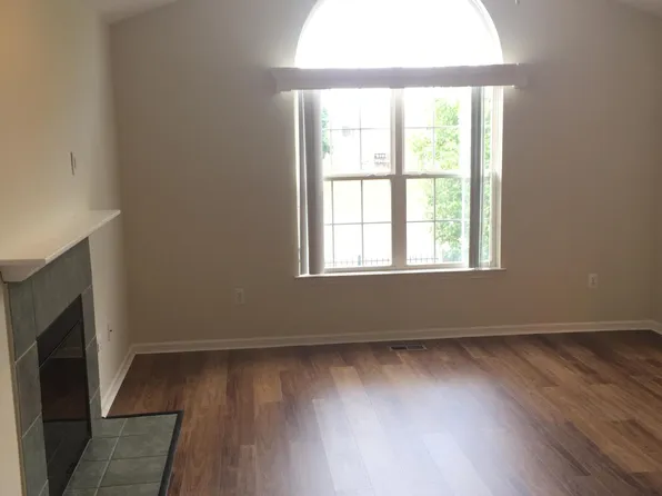 15236 Yale Dr, Clinton Township, MI