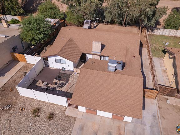 5th image of 2110 Woodside Dr