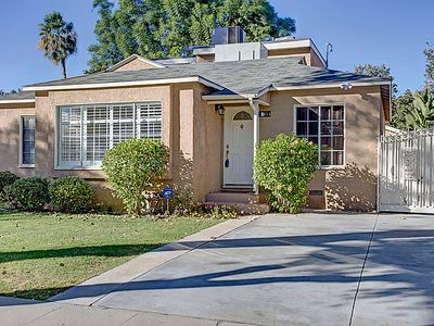 17611 Victory Blvd, Van Nuys, CA, 91406
