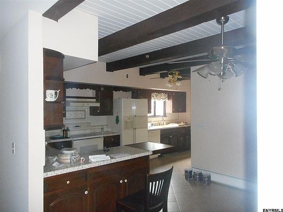 4th image of 556 Cortland St