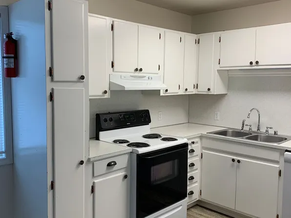 7621 Snow View Dr, Anchorage, AK 99507