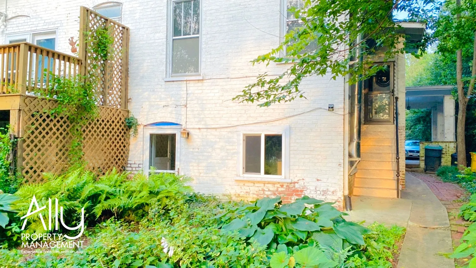 709 Park St photo 1