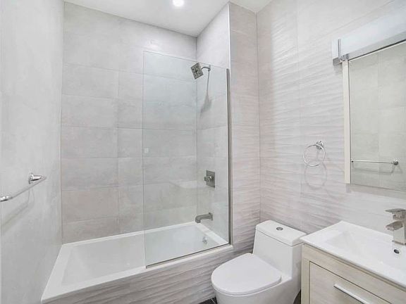 3rd image of 860 E 35th St #2RR