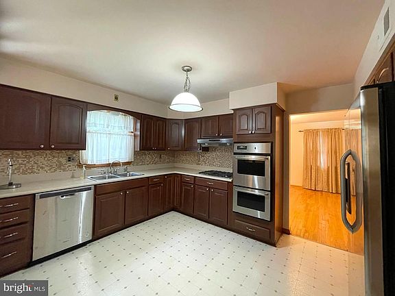 5th image of 9207 Gardenia Rd