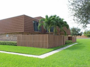2584 Lakeview Ct #2584, Hollywood, FL 33026