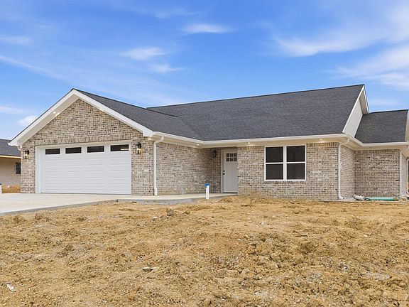 2nd image of 190 Clover Cres