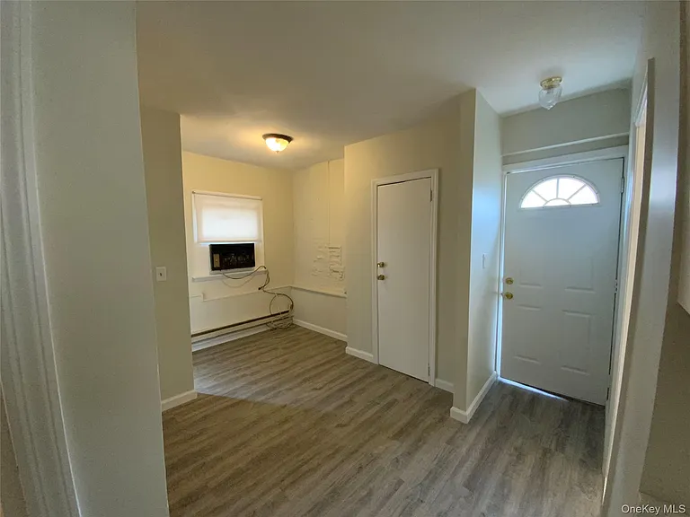 76 Garden City Ave — Photo 4