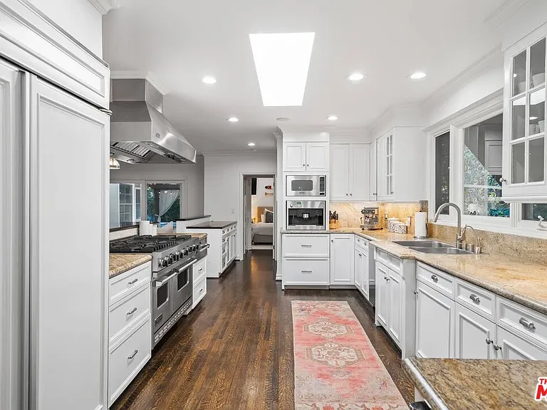 10576 Lindbrook Dr — Photo 23