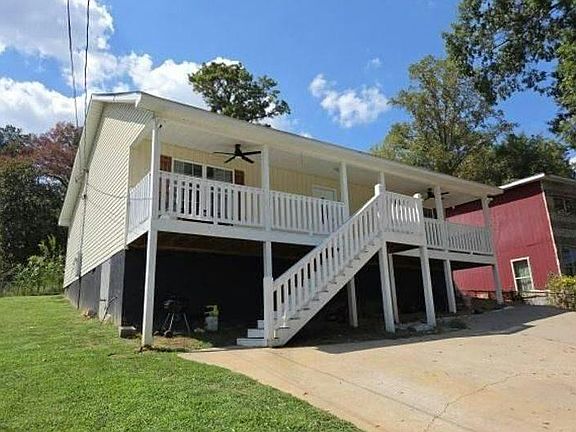 3rd image of 303 Painter St