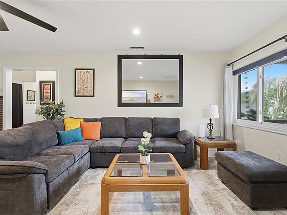 5th image of 2341 Devon Ct