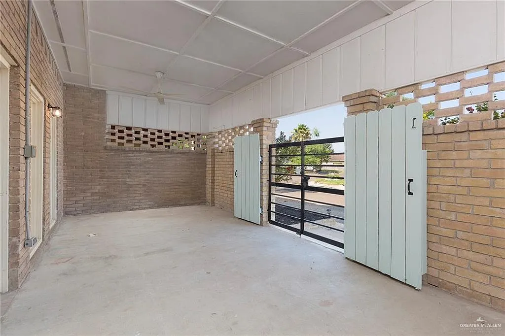 2 bed, 2.5 bath, 1880 sqft, $1,600 — Photo 3