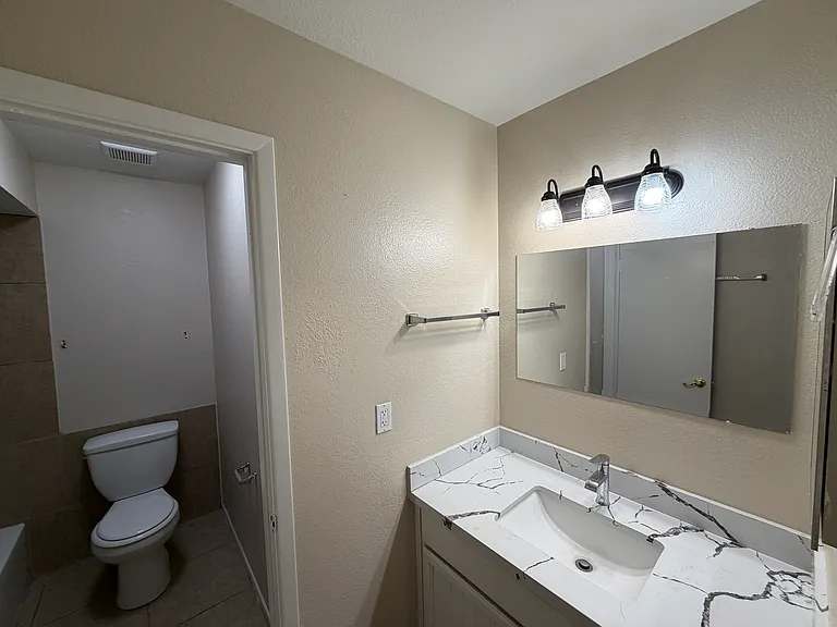 145 S Doran #2 — Photo 12