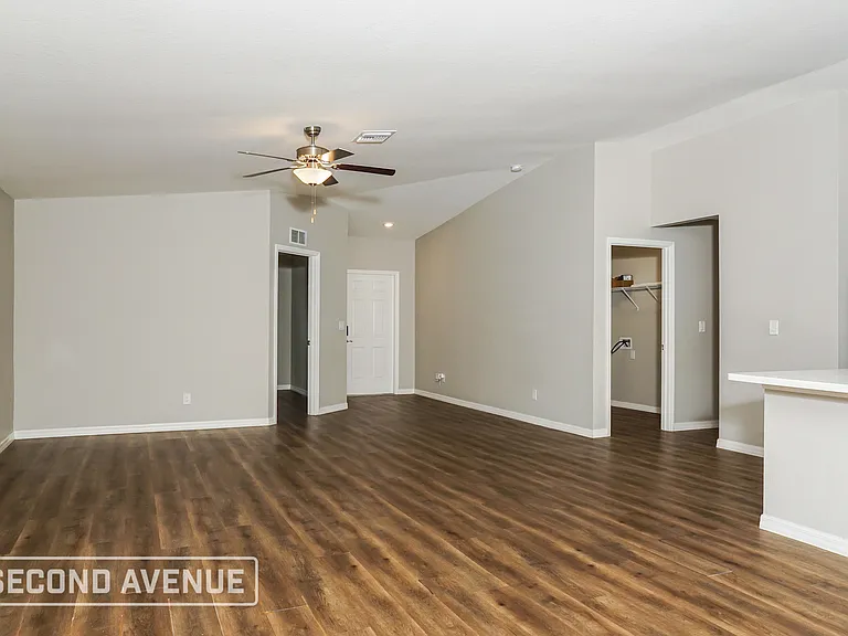 486 Hoffer St — Photo 6