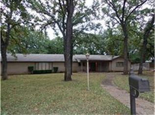32 Robinhood Dr, Bridgeport, TX 76426