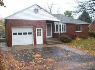 17 Bosher Dr, Colonie, NY 12205