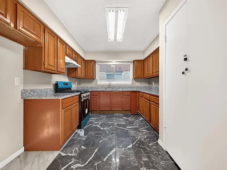 7422 Cortes Dr — Photo 18