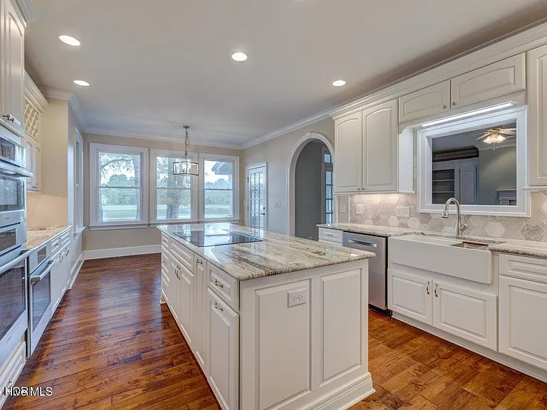 140 River Woods Dr — Photo 15