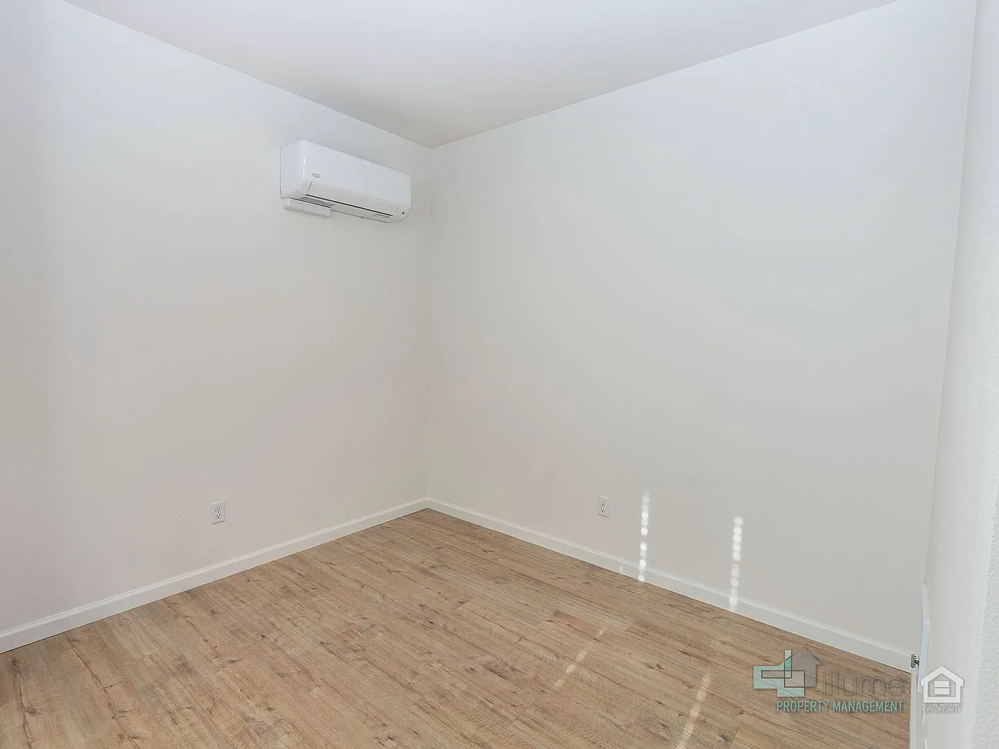 Summer Special: 1-Month Rent Free! Charming 2 Bd/2.5 Ba Home In Hillsboro — Photo 3