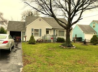 136 Dolshire Dr, North Syracuse, NY 13212