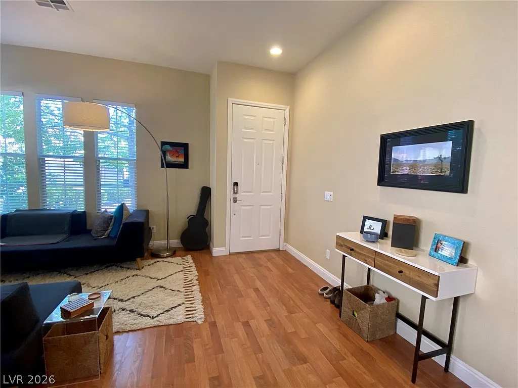 3 bed, 2.0 bath, 1746 sqft, $2,399 — Photo 2
