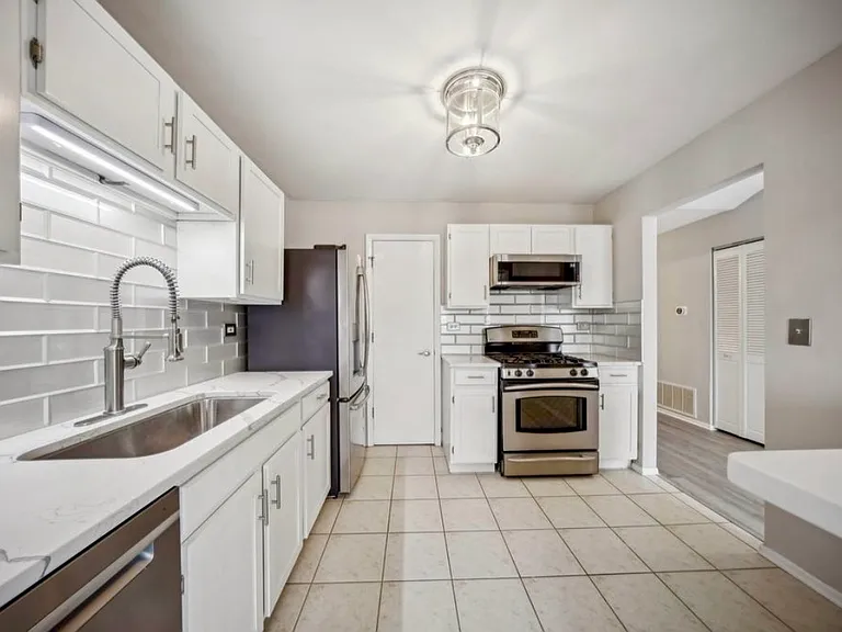 600 Eastview Ct #X2 — Photo 7