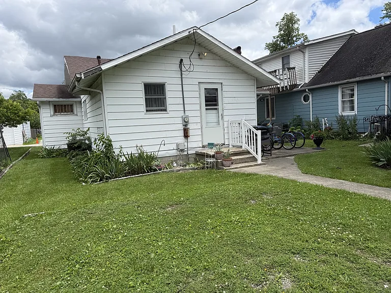 O804 Court St — Photo 3