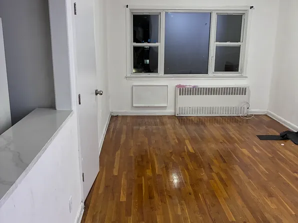 15719 45th Ave Floor 2, Flushing, NY 11355