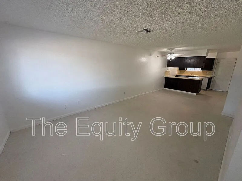 2 bed, 1.0 bath, $1,100 — Photo 2