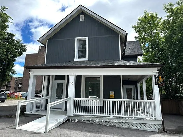 40 Albert St N — Photo 1