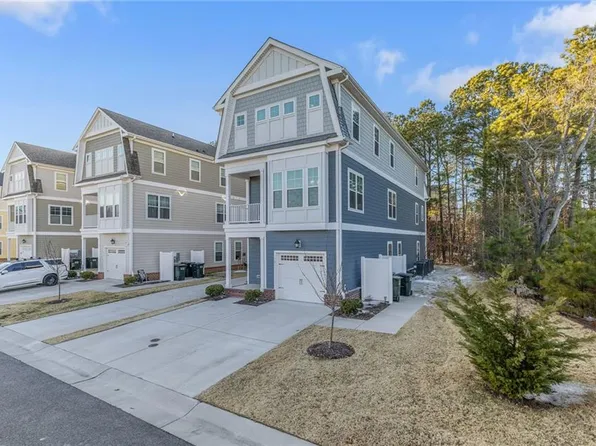 121 Topsail Ln, Yorktown, VA 23693