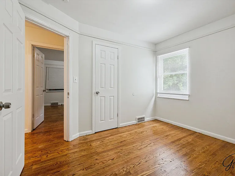 10606 Marne St — Photo 13