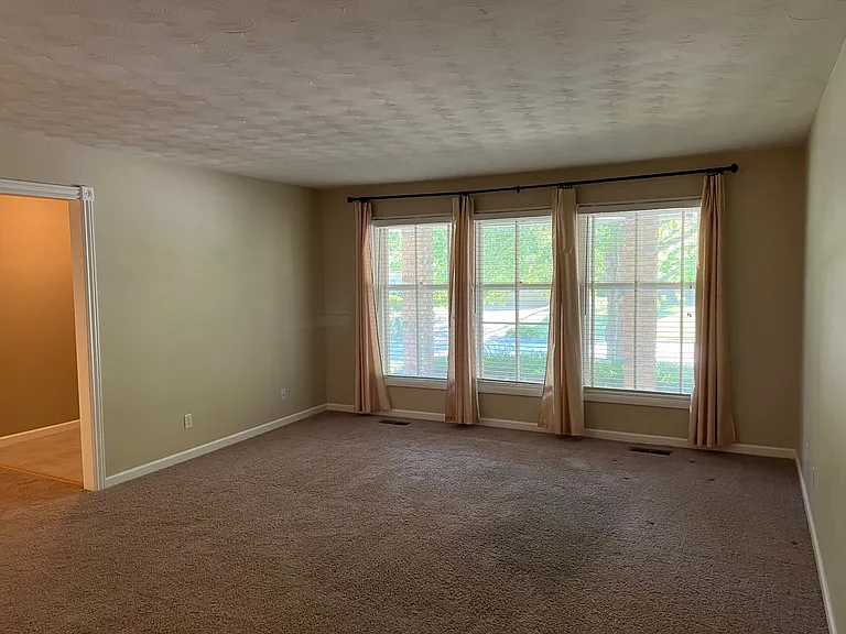 208 Doud Dr — Photo 7