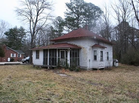 3rd image of 3641 N Courthouse Rd