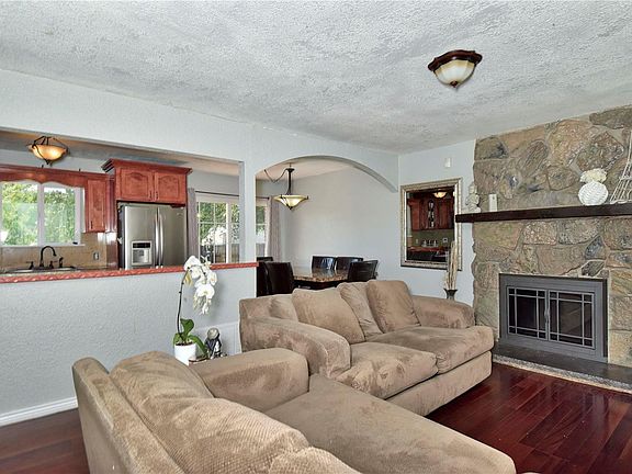 4th image of 1300 Solana Dr
